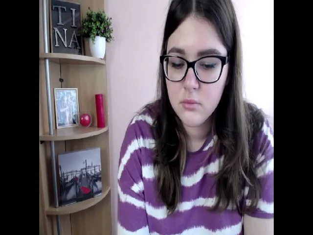 Live sex webcam photo for SweetyTinna #254098913