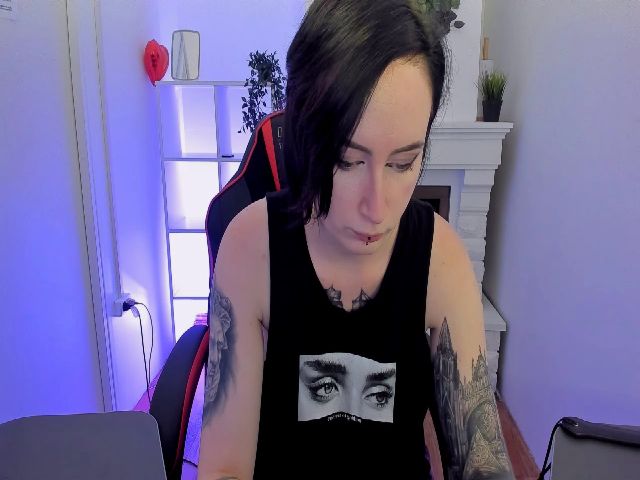 Live sex webcam photo for HelenCarter #256480144