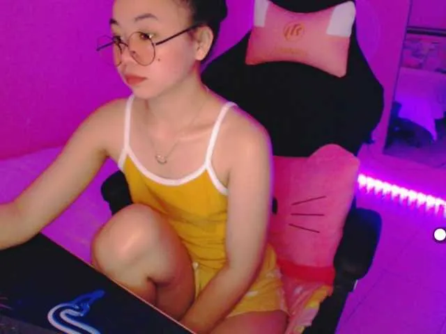 Live sex webcam photo for SassyGiirl #243282439