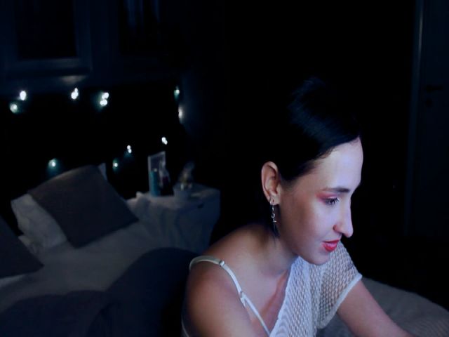 Live sex webcam photo for VictoriaLein #256097571