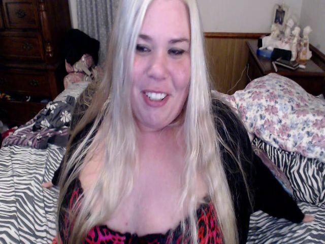 Live sex webcam photo for PlumpKittyKat #264744841