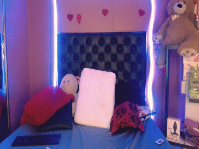 Live sex webcam photo for ELSIEMORRIS #256269890