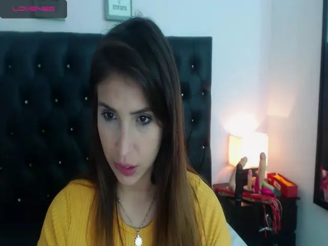 Live sex webcam photo for Shantal_19 #253892592