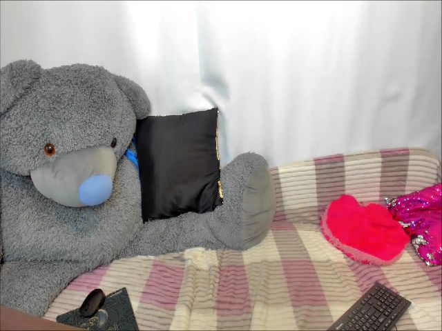 Live sex webcam photo for HelenWell #259353191