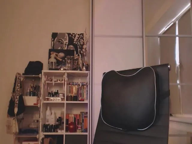 Live sex webcam photo for KellyAsian #259859716