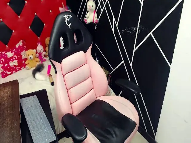 Live sex webcam photo for Pink_queenn #256243773
