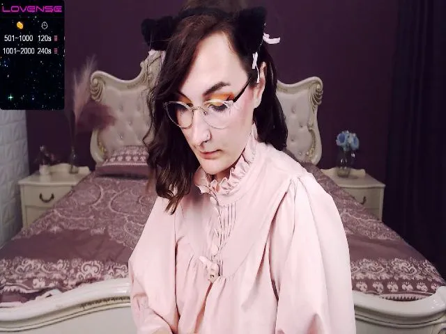 Live sex webcam photo for WinonaCooper #253702706