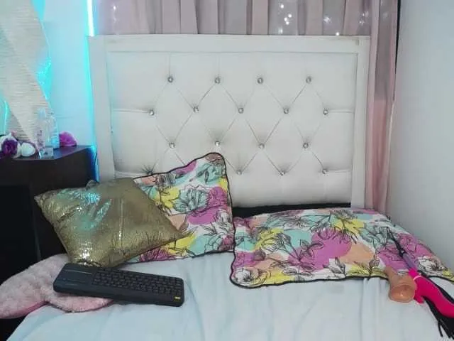 Live sex webcam photo for Megan-Milf #260478259