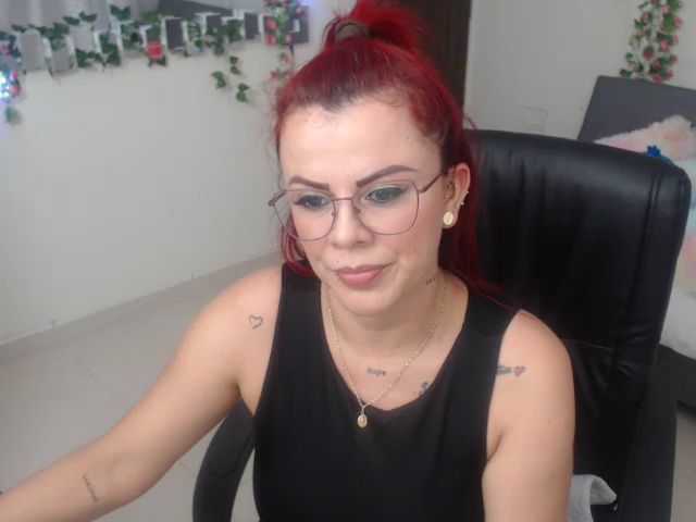 Live sex webcam photo for MILF_karol #260293954