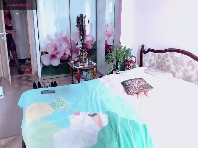 Live sex webcam photo for JuliannaLux #256706425