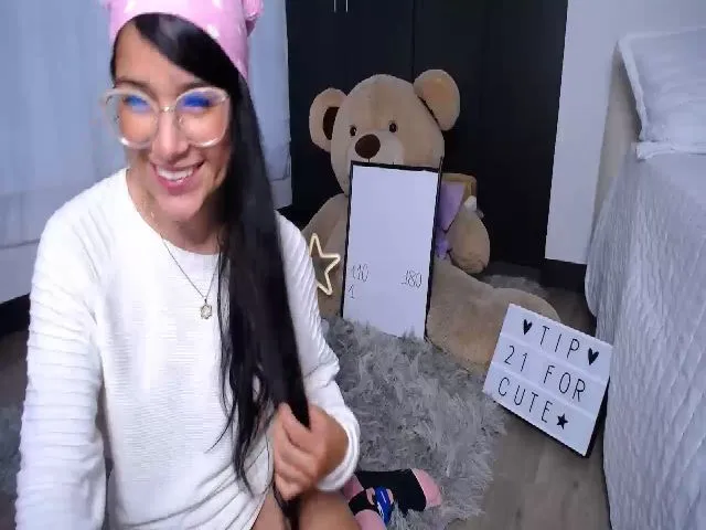 Live sex webcam photo for Hellenn #257831162