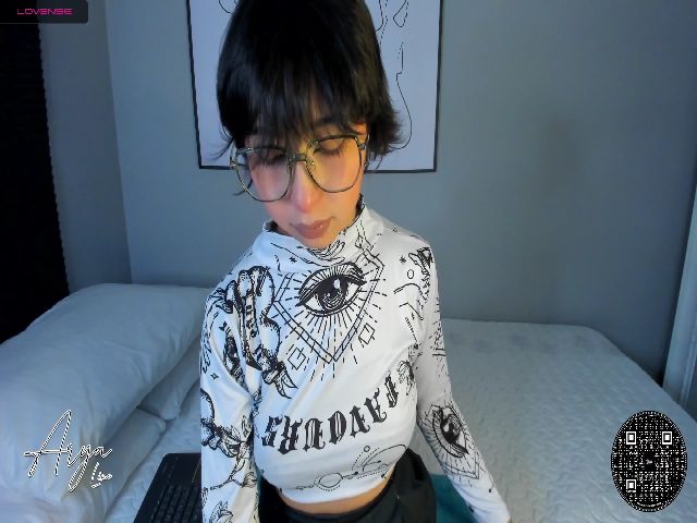 Live sex webcam photo for Arya_Line #255821518