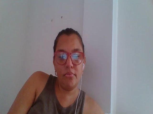 Live sex webcam photo for SweetLola01 #252873468