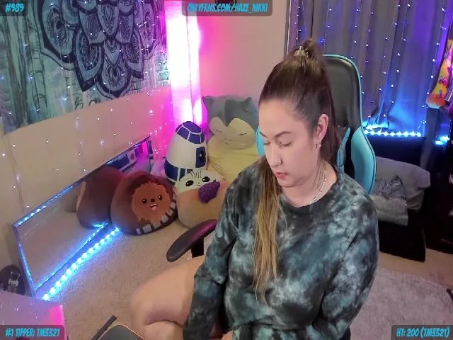 Live sex webcam photo for Nikki_Haze #258542378