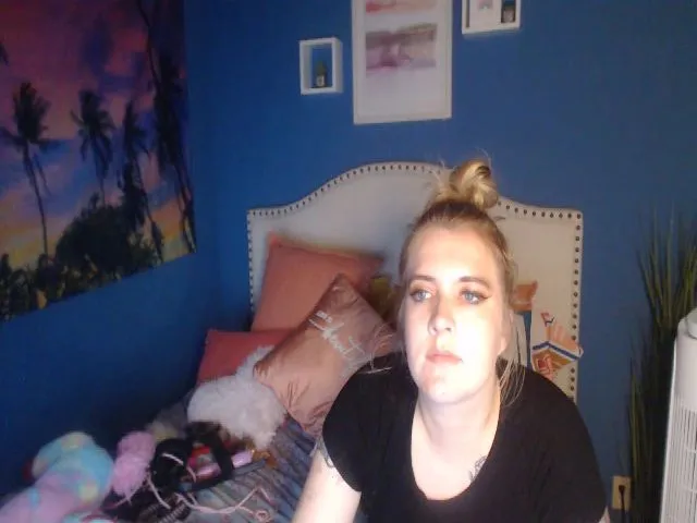 Live sex webcam photo for SnowWhiteXxxx #254285177