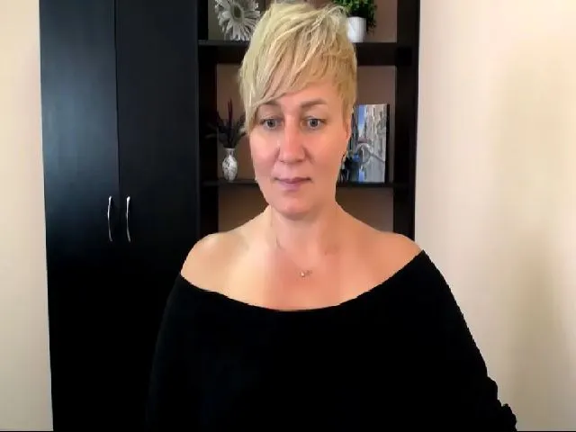 Live sex webcam photo for KailyMey #252841764