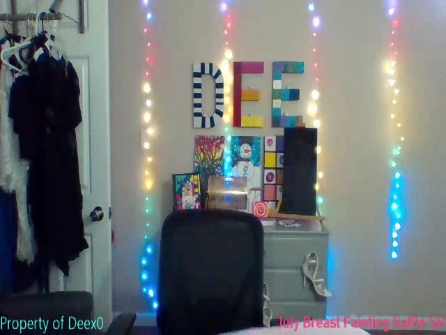 Live sex webcam photo for DeeX0 #256618058