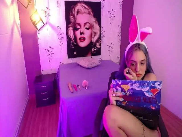 Live sex webcam photo for Spaaarkie #255967425