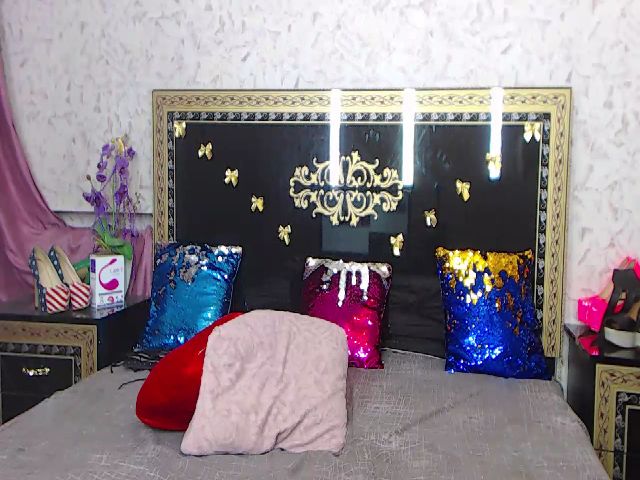 Live sex webcam photo for LyLeonor #261732888