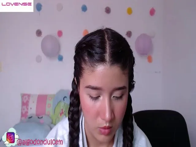 Live sex webcam photo for Em_aa #258261029