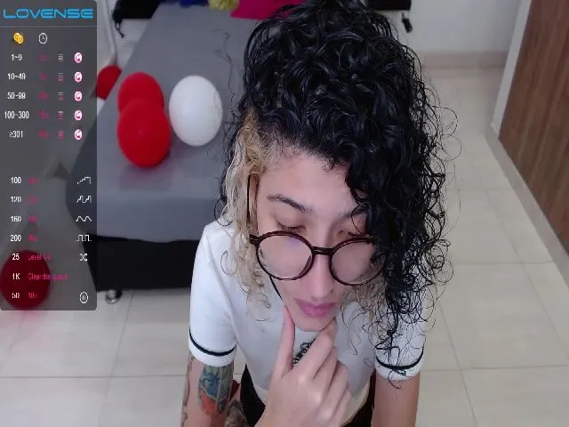 Live sex webcam photo for Myzore #263357268