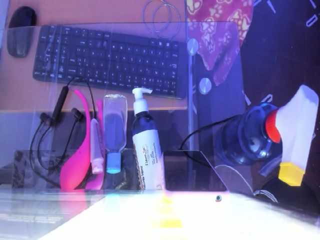 Live sex webcam photo for sexyfox_18 #254694362