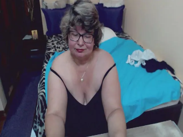 Live sex webcam photo for xSweetKarina #255658572
