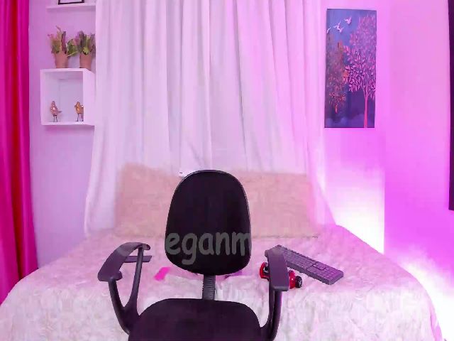 Live sex webcam photo for Meganmoore_ #254686286