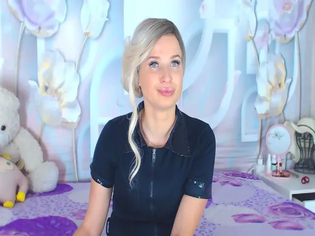 Live sex webcam photo for MoonCandyGirl #260601414