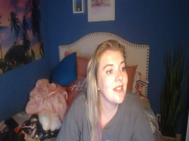 Live sex webcam photo for SnowWhiteXxxx #253550237