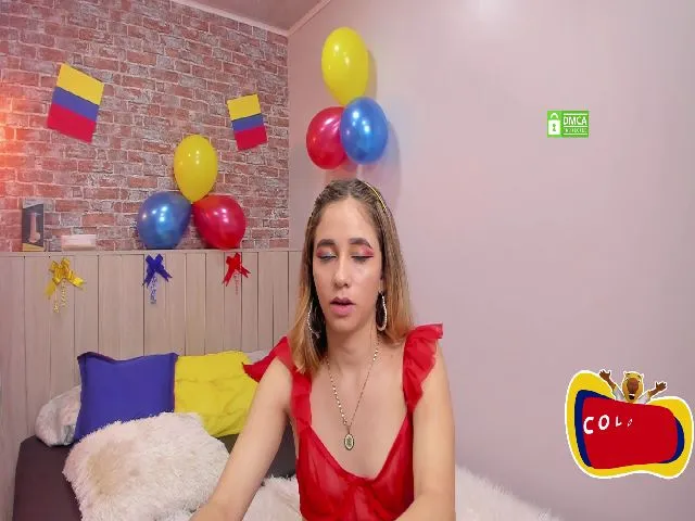 Live sex webcam photo for EmmaSiff #255945408