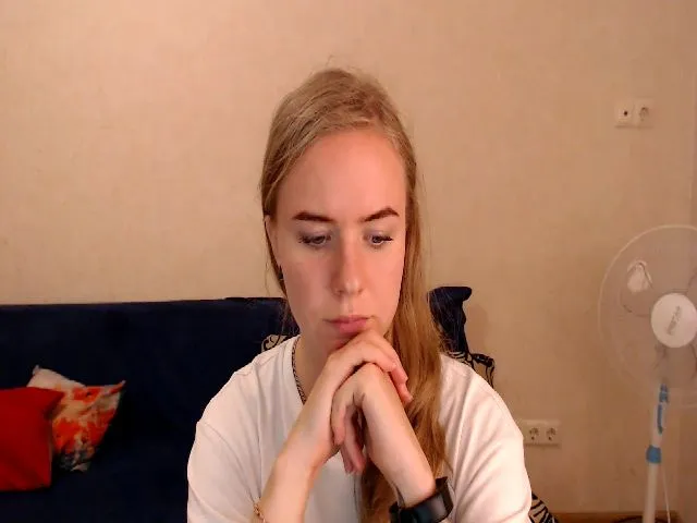Live sex webcam photo for Limana_xo #252639575