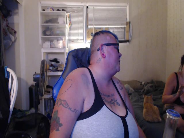 Live sex webcam photo for PunkChick420 #252754304