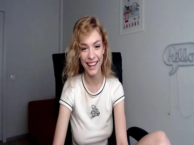 Live sex webcam photo for VanillaJenny #254997164