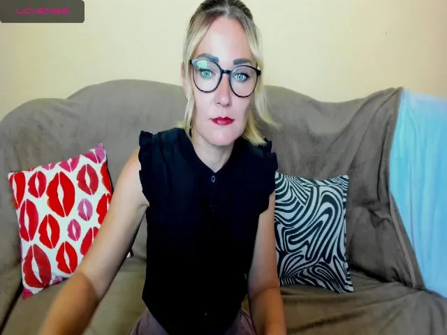Live sex webcam photo for SecretDream #261923077