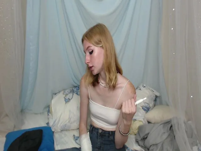 Live sex webcam photo for ImFoxx #265511744