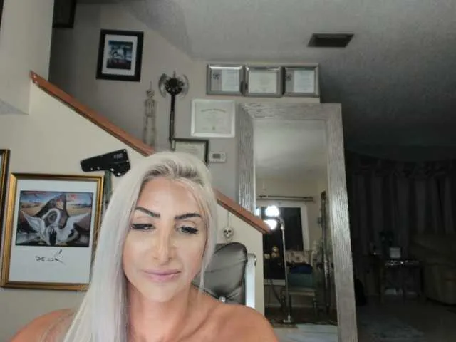 Live sex webcam photo for adrianna_fox #287953069