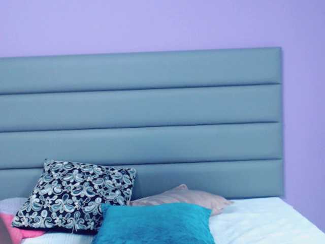 Live sex webcam photo for Angiiee #247750278