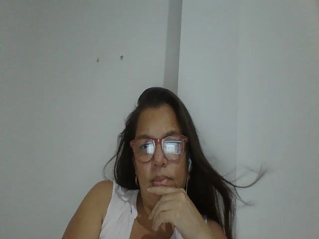 Live sex webcam photo for SweetLola01 #262509089