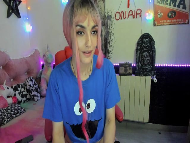 Live sex webcam photo for Lolapurple1 #253839225