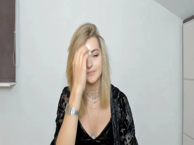 Live sex webcam photo for HelelGretta #258684765