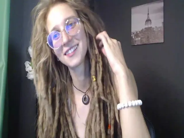 Live sex webcam photo for KINKYkeira #254092370