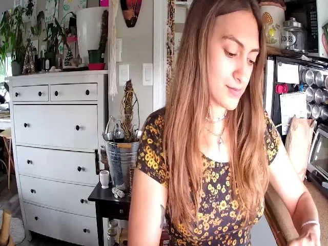 Live sex webcam photo for Sexylexi211 #256411368