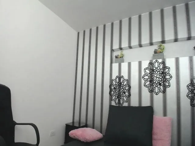 Live sex webcam photo for Charlotte_LW #262357701