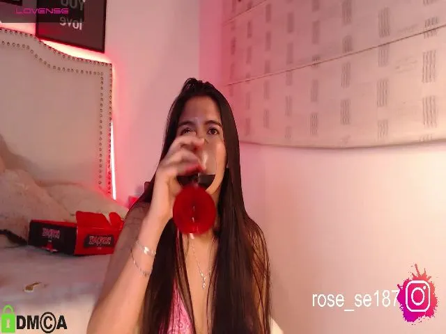 Live sex webcam photo for Rose_se #253645875