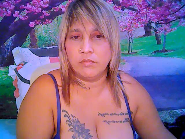 Live sex webcam photo for Roxyfoxy69 #255364176