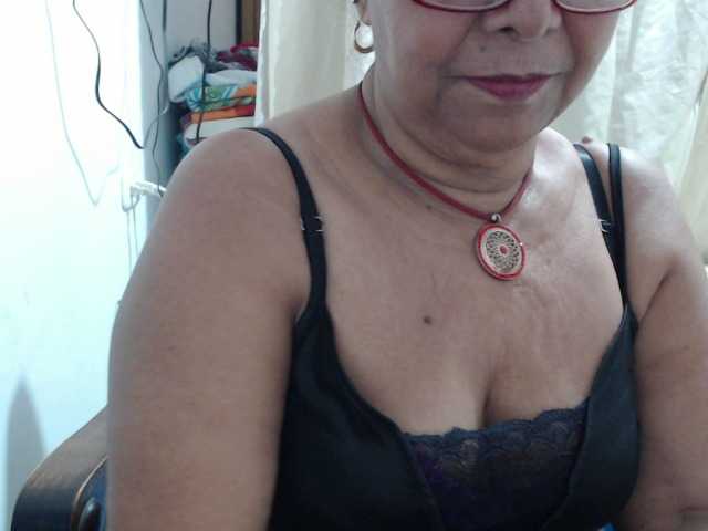 Live sex webcam photo for superMILF42 #241419685