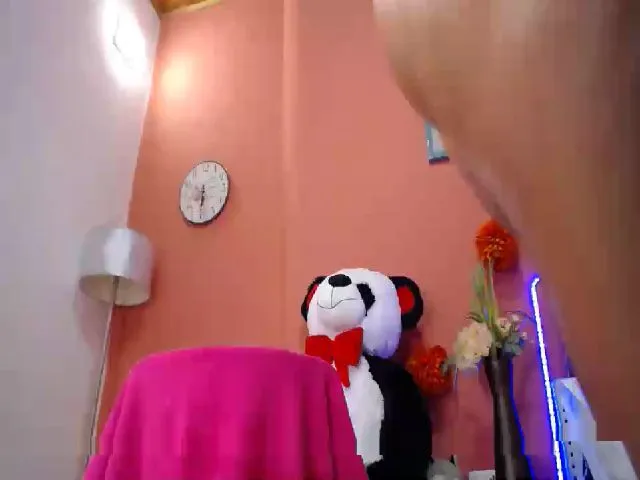 Live sex webcam photo for Victoria_flr #253607193