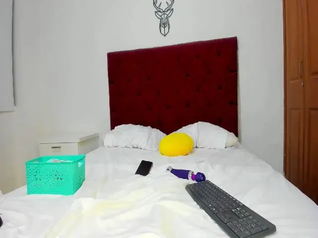 Live sex webcam photo for LittleRed2u #252627648