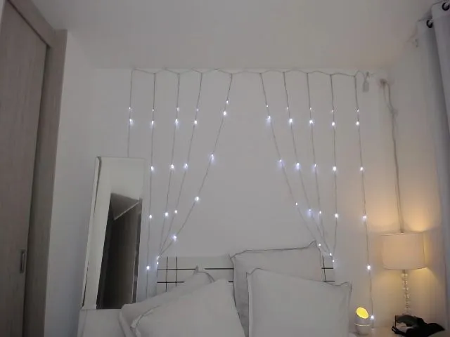 Live sex webcam photo for Marianviolet #262992747